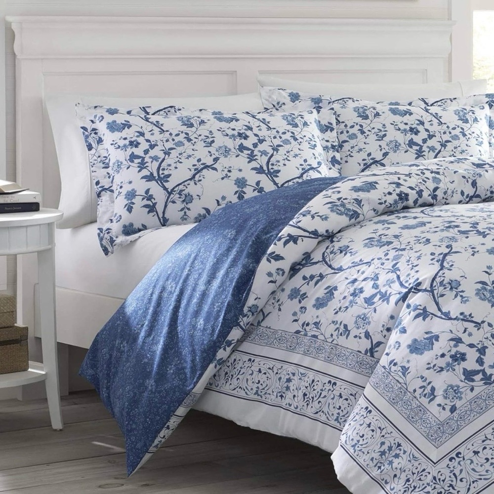 Laura Ashley Charlotte Blue and White Floral Reversible Duvet Cover • Full/Queen